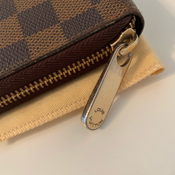 Louis Vuitton wallet or Clutch - Picture 3 of 9